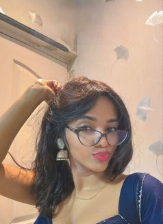 Divya - escort in Singapore Photo 1 of 1