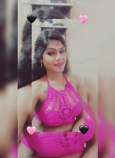 Divya - Acompañantes transexual in Chennai Photo 1 of 4