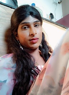 Divya - Transsexual escort in Hyderabad Photo 4 of 6