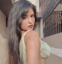 Divya Joshi - puta in Kolkata