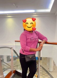 Divya Malu - puta in Dubai Photo 7 of 7