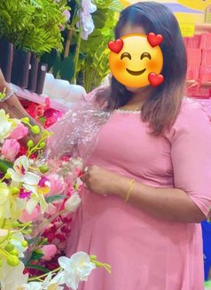 Divya Malu - puta in Dubai Photo 5 of 7