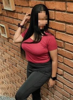 Rani Meets and Cam Online - escort in Hyderabad Photo 2 of 4