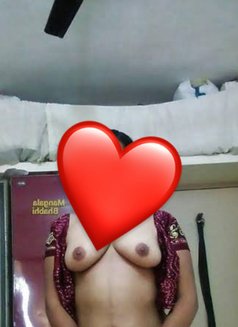 Divya Mischa 37year Old Single - puta in Gurgaon Photo 4 of 4