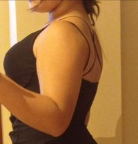 Divya Reddy - puta in Hyderabad