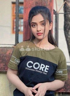 Divya Sharma - puta in Hyderabad Photo 2 of 3