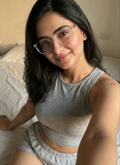 Divya Sharma - puta in Pune Photo 4 of 4