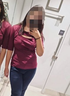 Divya (Web cam & Real meet) - puta in Hyderabad Photo 5 of 5