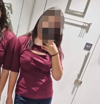 Divya (Web cam & Real meet) - puta in Hyderabad Photo 2 of 4