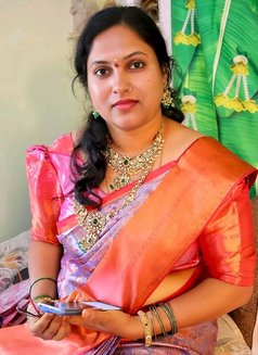 Divyanshi Best Incall Outcall Service, E - escort in Bangalore Photo 1 of 6