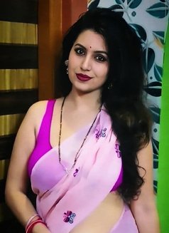 Divyanshi Best Incall Outcall Service, E - escort in Hyderabad Photo 8 of 9