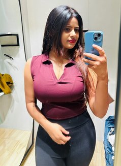 Divyanshi Best Incall Outcall Service, E - escort in Hyderabad Photo 2 of 6