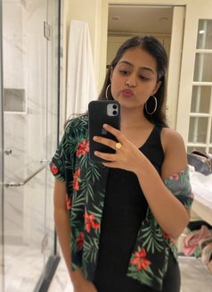 Divyanshi Mumbai Vip Escort Service - puta in Mumbai Photo 1 of 1