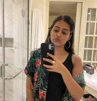 Divyanshi Mumbai Vip Escort Service - puta in Mumbai Photo 1 of 1