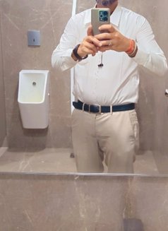 Divyanshu Bohra - Male escort in New Delhi Photo 1 of 2