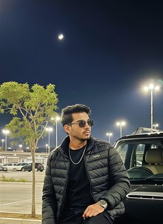 Divyanshu - Male escort in Mumbai Photo 1 of 5