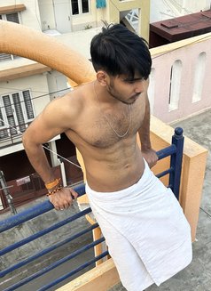 Divyanshu - Male escort in Mumbai Photo 3 of 5