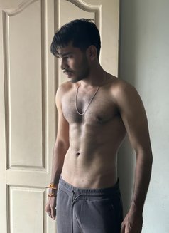 Divyanshu - Male escort in Mumbai Photo 4 of 5