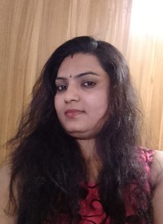 Divyasree - puta in Bangalore Photo 2 of 2