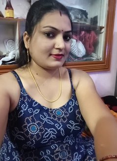 Divyasree - puta in Bangalore Photo 2 of 2