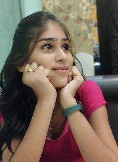 Divyasri - puta in Hyderabad Photo 1 of 2