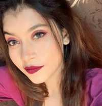 Diya here for you - puta in New Delhi
