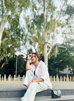 Diya - escort in Dubai Photo 7 of 13