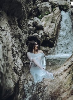 Diya - escort in Dubai Photo 9 of 13