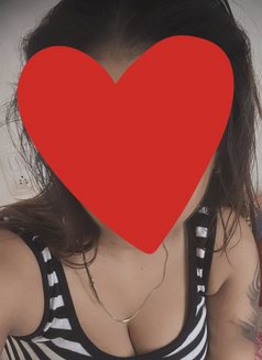 Diya - escort in Gurgaon Photo 3 of 8