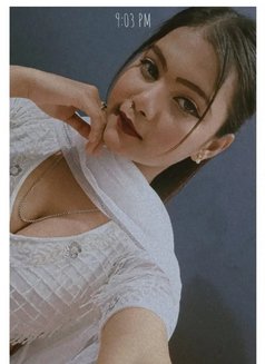 Diya - puta in Kolkata Photo 3 of 7