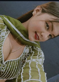 Diya - puta in Kolkata Photo 4 of 7