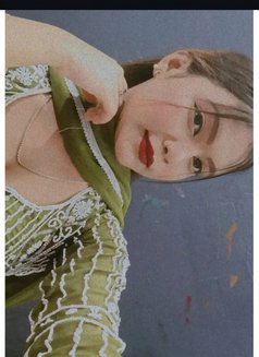 Diya - puta in Kolkata Photo 7 of 7