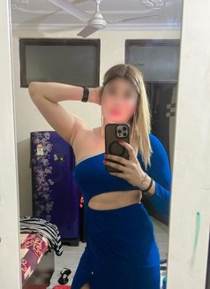 Diya - escort in New Delhi Photo 3 of 3