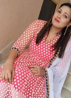 Diya - escort in New Delhi Photo 4 of 5