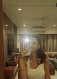 Diya - escort in Noida Photo 1 of 2