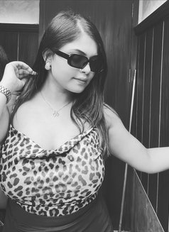 Diya - puta in Varanasi Photo 9 of 11