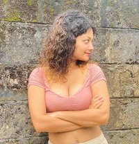 Diya Rao - puta in Kochi Photo 1 of 3