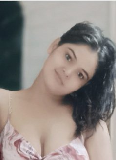 Diya Sharma Cam Show real meet Available - puta in Mumbai Photo 2 of 3