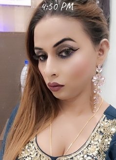 Diya Singh - Transsexual escort in New Delhi Photo 12 of 24