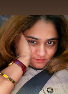 Diya Soni - puta in Dubai Photo 2 of 5