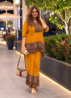 Diya Soni - puta in Dubai Photo 3 of 5