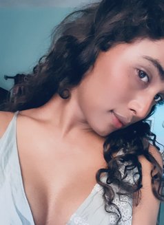 Diyaa - Transsexual escort in Hyderabad Photo 4 of 5