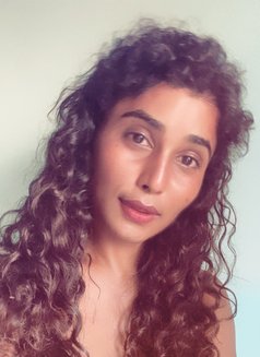 Diyaa - Transsexual escort in Hyderabad Photo 5 of 5