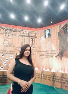 Diyasha - Transsexual escort in Bangalore Photo 2 of 14