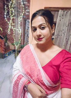 Diyasha - Transsexual escort in Bangalore Photo 6 of 14