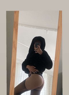 Doays - Transsexual escort in Dammam Photo 5 of 6