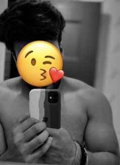 Doctor - Acompañantes masculino in Agra Photo 2 of 2