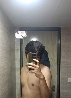 Doctor Who - Acompañantes masculino in Mumbai Photo 2 of 3