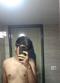Doctor Who - Acompañantes masculino in Mumbai Photo 3 of 3