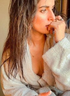 Doha Qatar Escorts - escort in Doha Photo 2 of 5